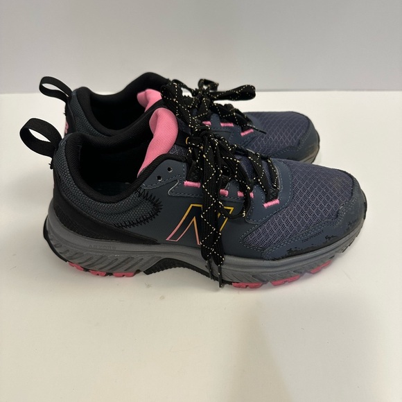 New Balance Women's 510v5 Trail Running Shoe Thunder/Pink Size 7.5 - Picture 2 of 11